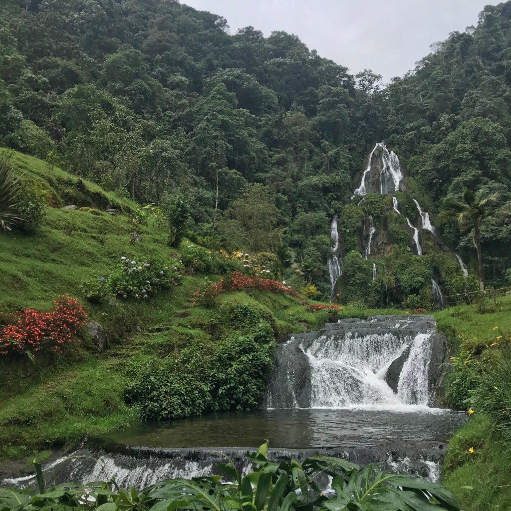 This image has an empty alt attribute; its file name is colombia.jpg